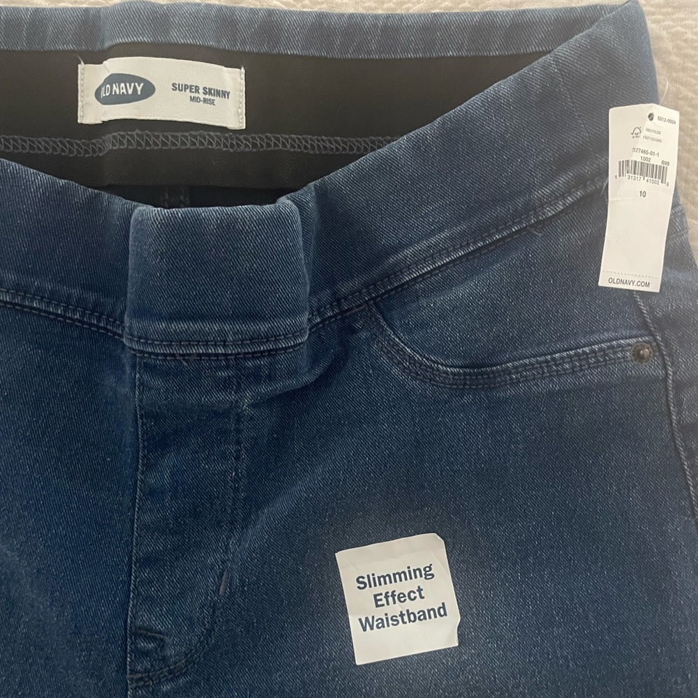 NWT - Old Navy jeans - Super skinny mid-rise. Size 10